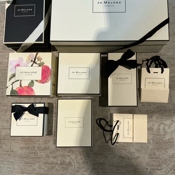 Jo Malone Black and White Gift Collection - Picture 3 of 5